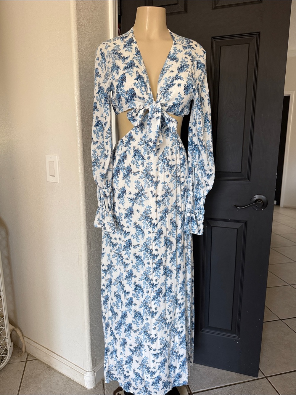 Blue Floral Tie-Front Maxi Dress New size M